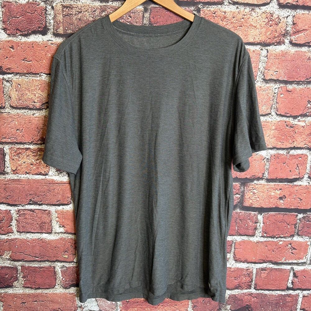 Vuori Shirt Mens XL Strato Gray Strato Tech Tee Gym Yoga Casual Performance